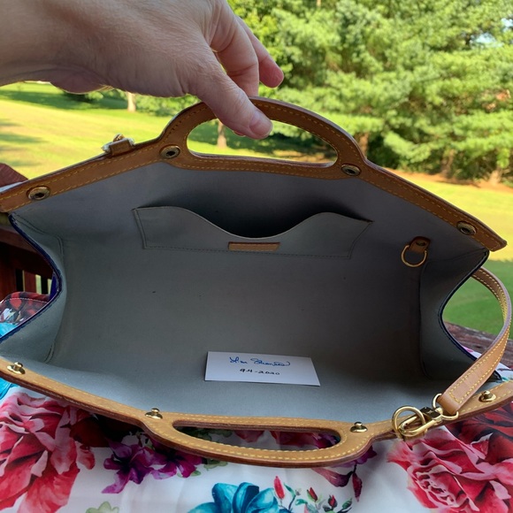 ******SOLD****AUTHENTIC LV Monogram Vernis Roxbury - Picture 6 of 12